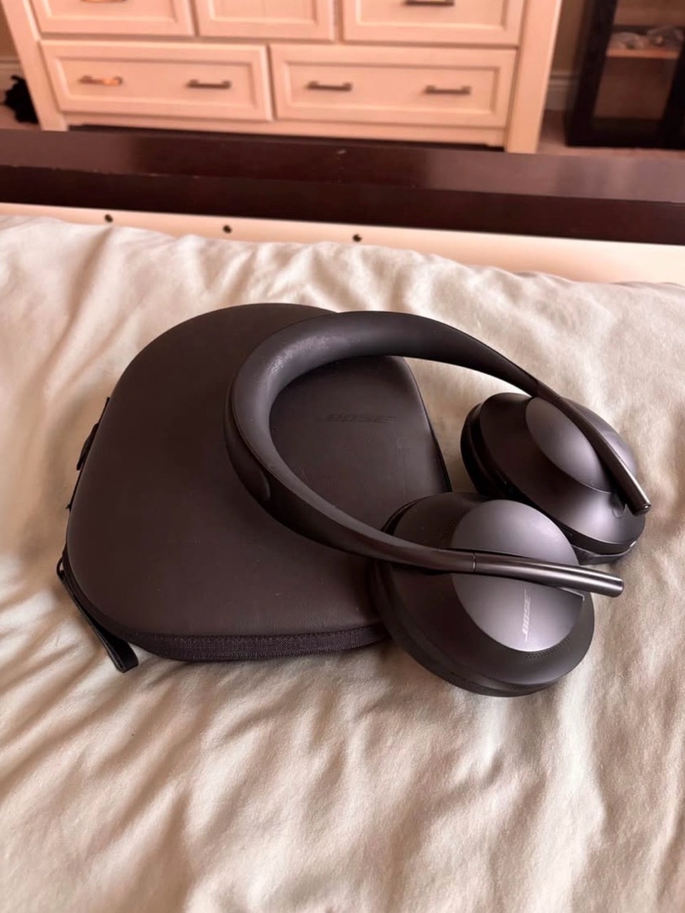 Bose 700 Wireless Headphones - Matte Black